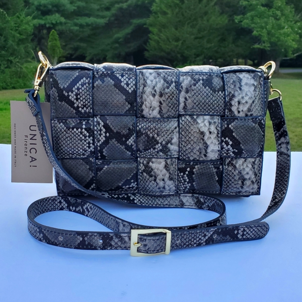 NWT  Unica Firenze Genuine Leather Crossbody Bag.